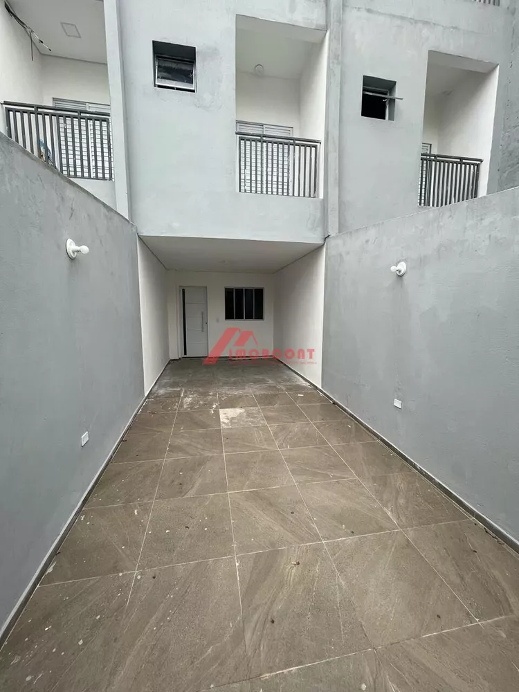 Sobrado à venda com 2 quartos, 140m² - Foto 2