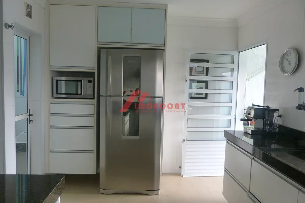 Sobrado à venda com 3 quartos, 300m² - Foto 18