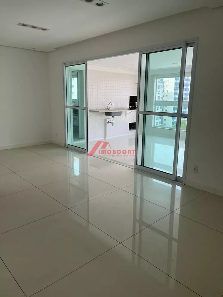 Apartamento à venda com 3 quartos, 135m² - Foto 1