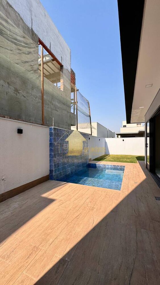 Casa de Condomínio à venda com 4 quartos, 231m² - Foto 4