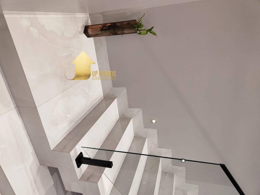 Sobrado à venda com 3 quartos, 200m² - Foto 2