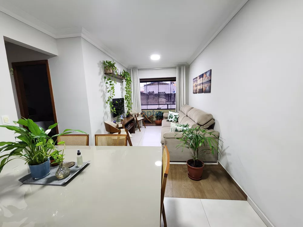 Apartamento à venda com 3 quartos, 74m² - Foto 2