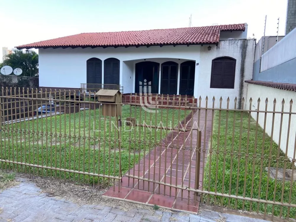 Casa à venda com 5 quartos, 320m² - Foto 1