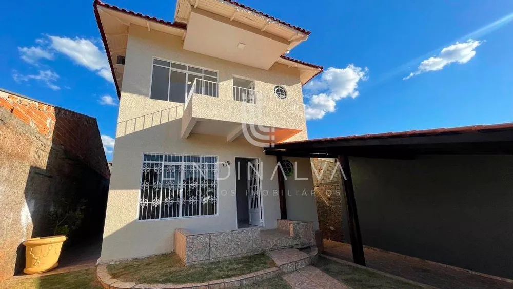 Casa à venda com 3 quartos, 180m² - Foto 1