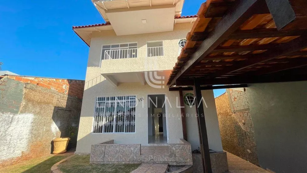 Casa à venda com 3 quartos, 180m² - Foto 2