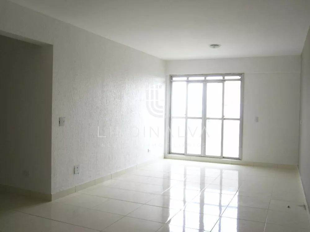 Apartamento à venda com 3 quartos, 133m² - Foto 2