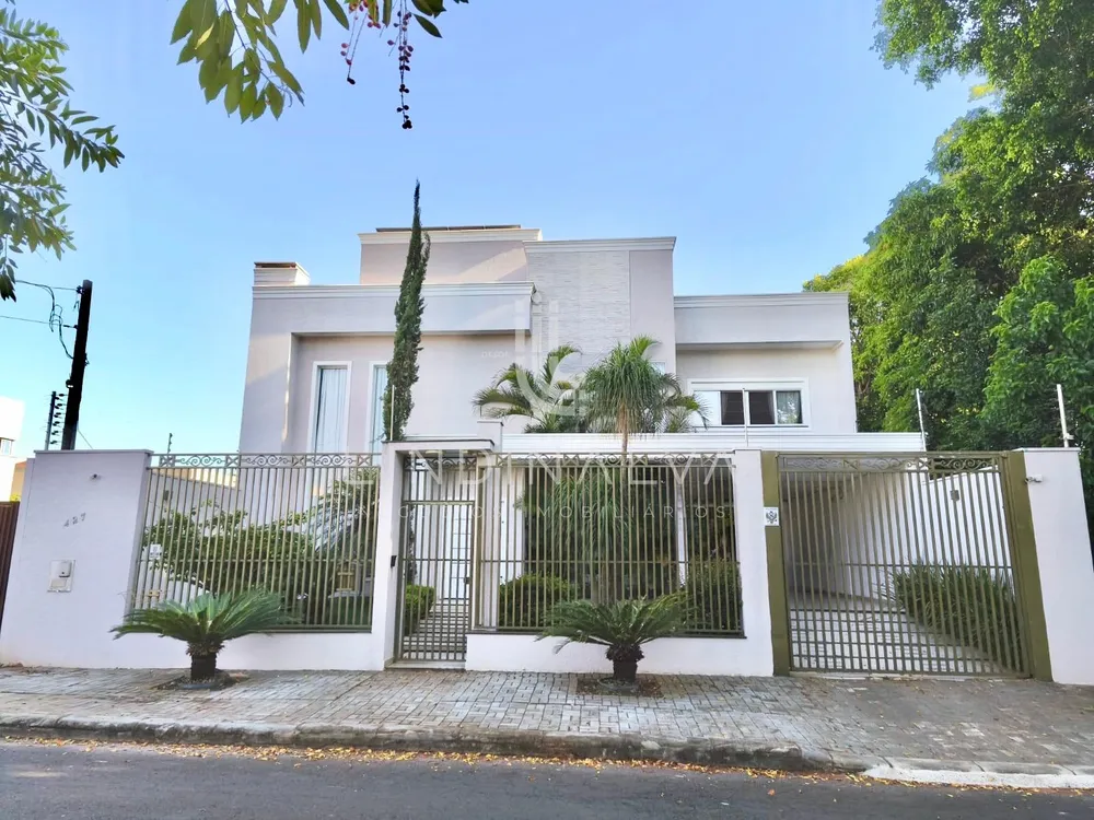 Sobrado, 3 quartos, 303 m² - Foto 1