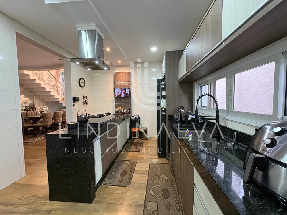 Sobrado, 3 quartos, 303 m² - Foto 7