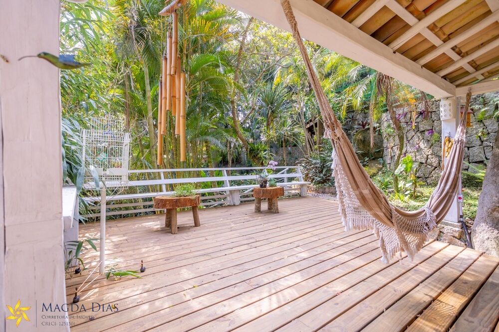 Casa à venda com 6 quartos, 154m² - Foto 56