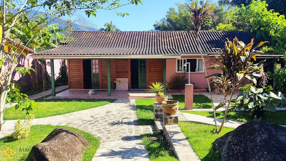 Casa à venda com 3 quartos, 230m² - Foto 1