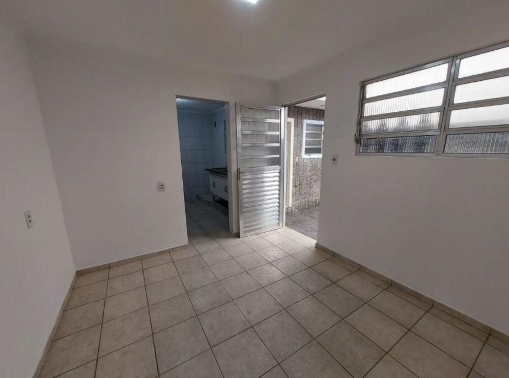 Casa à venda com 6 quartos, 238m² - Foto 1