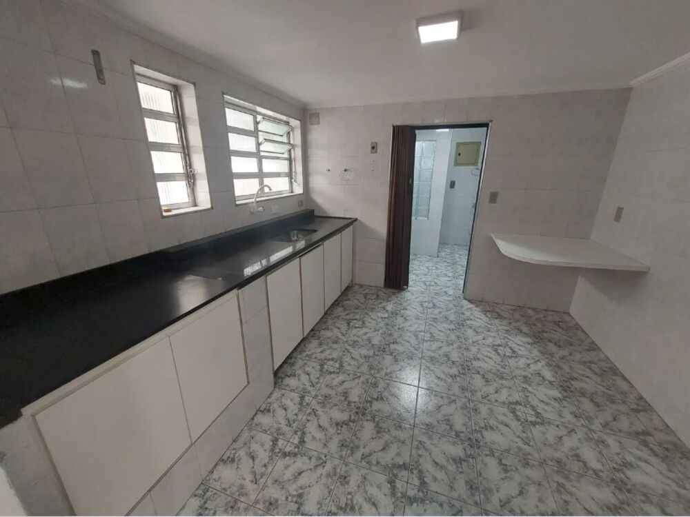 Casa à venda com 6 quartos, 238m² - Foto 11