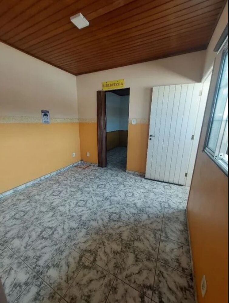 Casa à venda com 6 quartos, 238m² - Foto 8