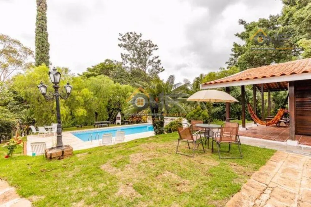 Chácara, 4 quartos, 2500 m² - Foto 1