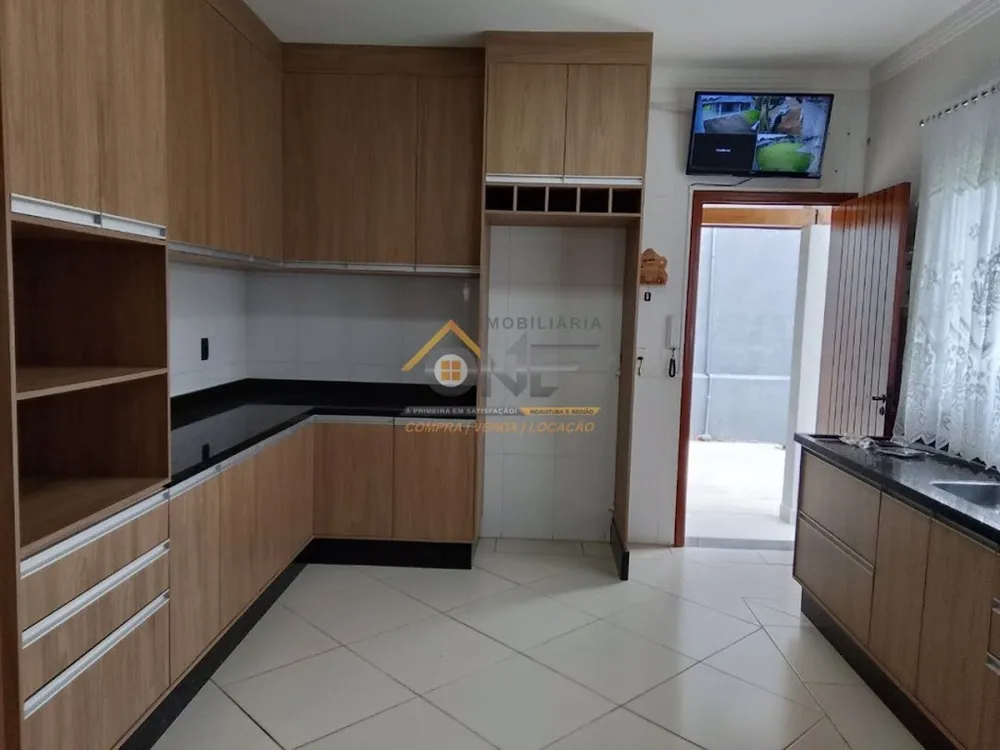 Chácara, 3 quartos, 1000 m² - Foto 1