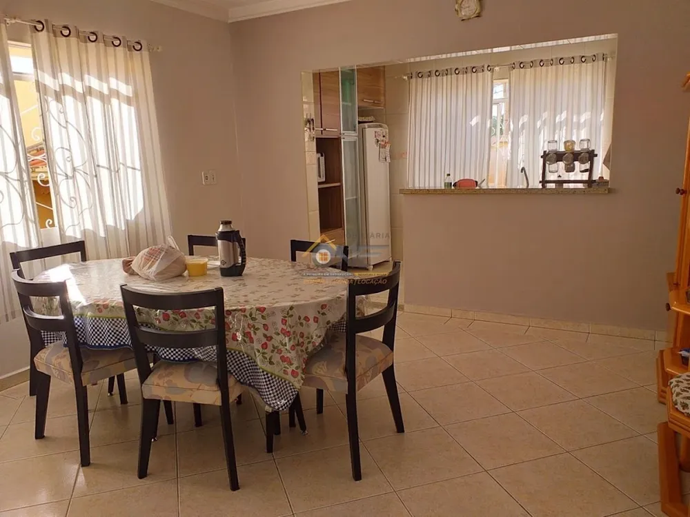 Casa, 4 quartos, 259 m² - Foto 1