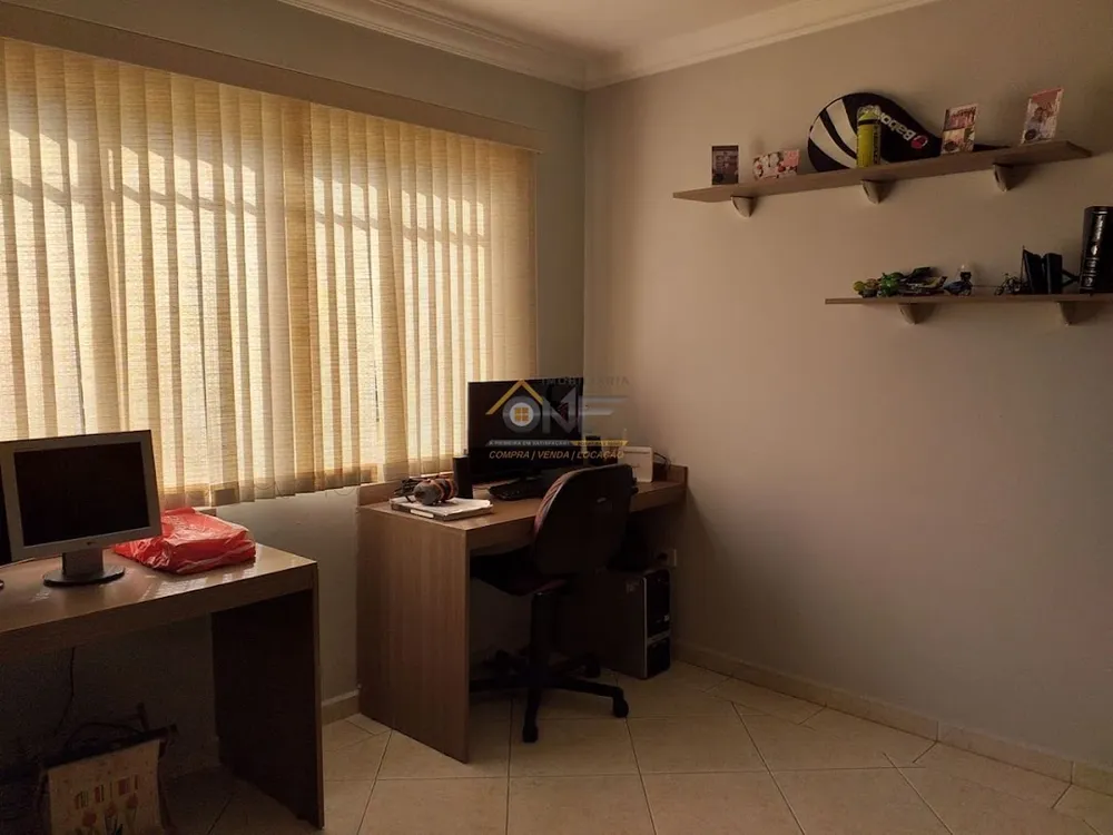 Casa, 4 quartos, 259 m² - Foto 2