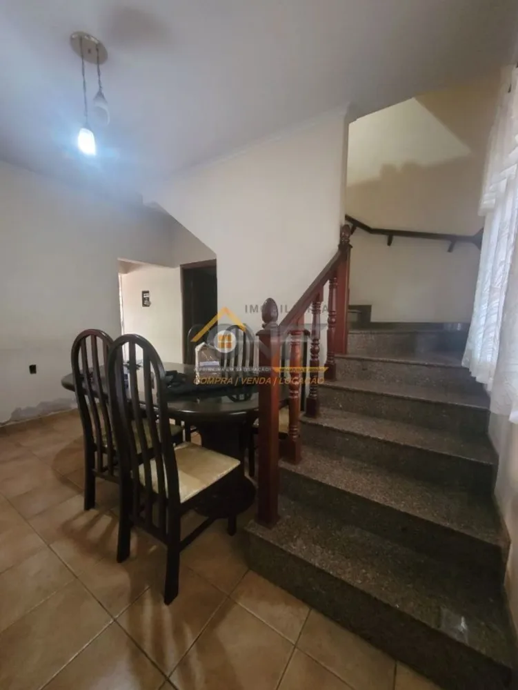 Casa, 5 quartos, 240 m² - Foto 4