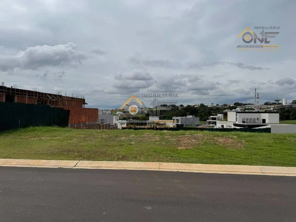 Loteamento e Condomínio, 680 m² - Foto 1