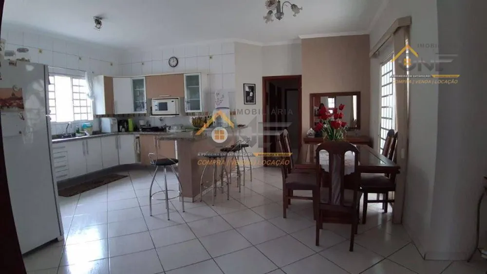 Casa, 4 quartos, 183 m² - Foto 1
