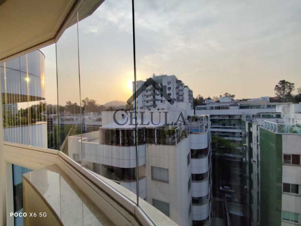 Apartamento à venda com 3 quartos, 130m² - Foto 2