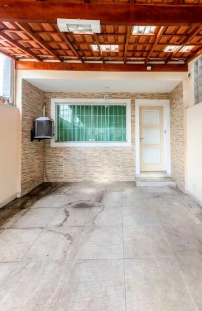 Casa à venda com 2 quartos, 80m² - Foto 2