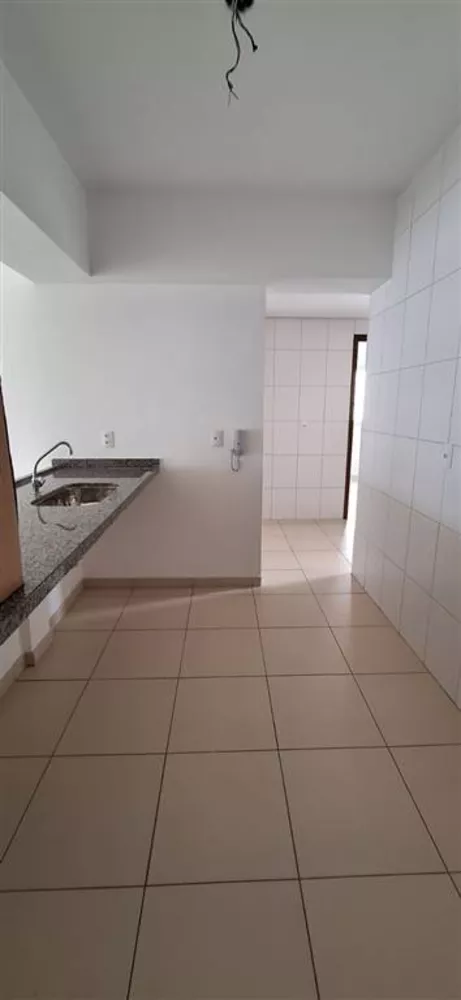 Apartamento à venda com 3 quartos, 111m² - Foto 4