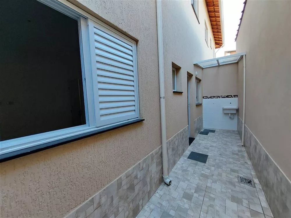 Casa à venda com 2 quartos, 55m² - Foto 1