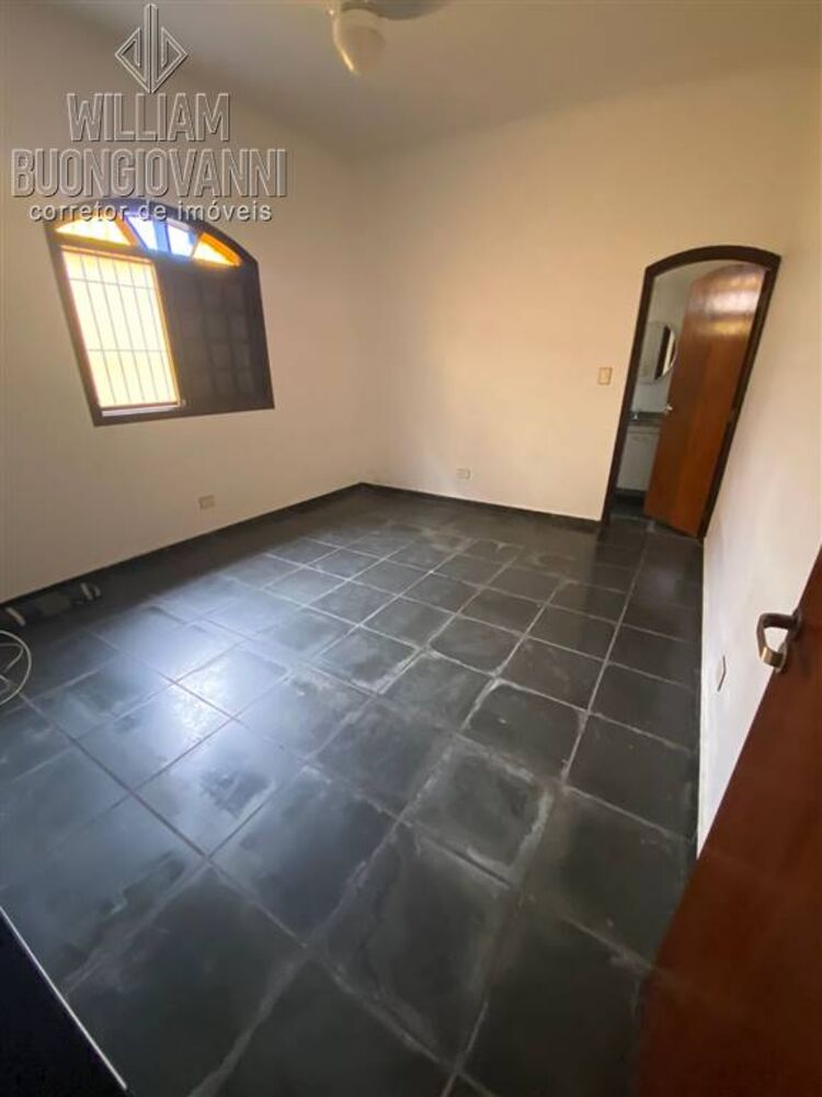 Casa à venda com 3 quartos, 242m² - Foto 4