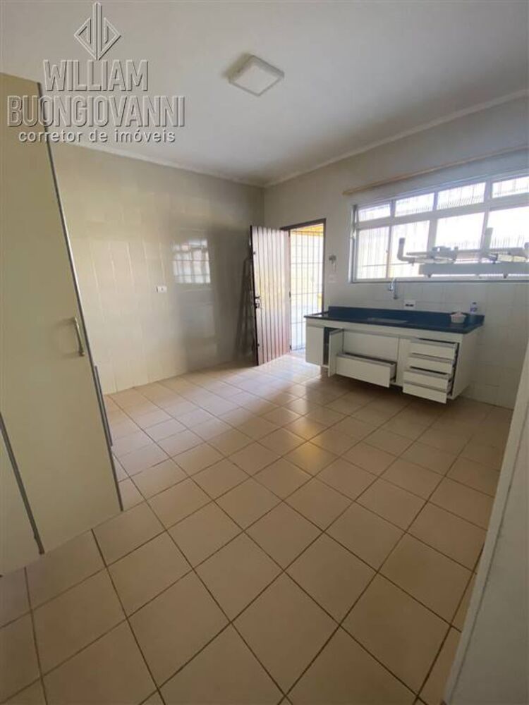 Casa à venda com 3 quartos, 242m² - Foto 1