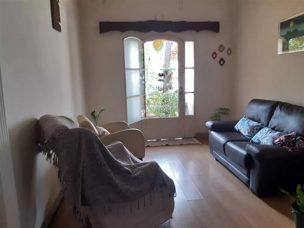 Casa à venda com 2 quartos, 100m² - Foto 1