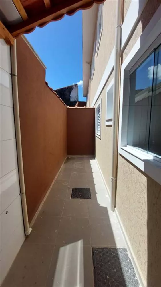 Casa à venda com 2 quartos, 53m² - Foto 2