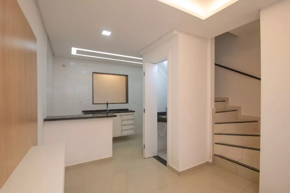 Casa à venda com 2 quartos, 45m² - Foto 1