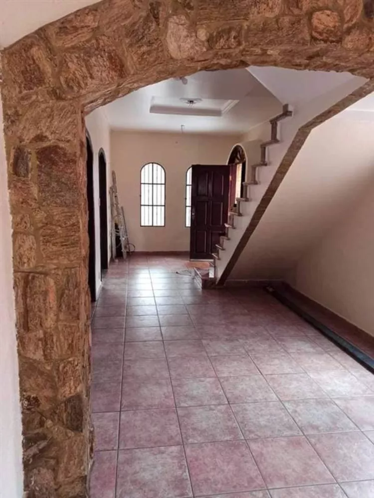 Sobrado à venda com 3 quartos, 198m² - Foto 2