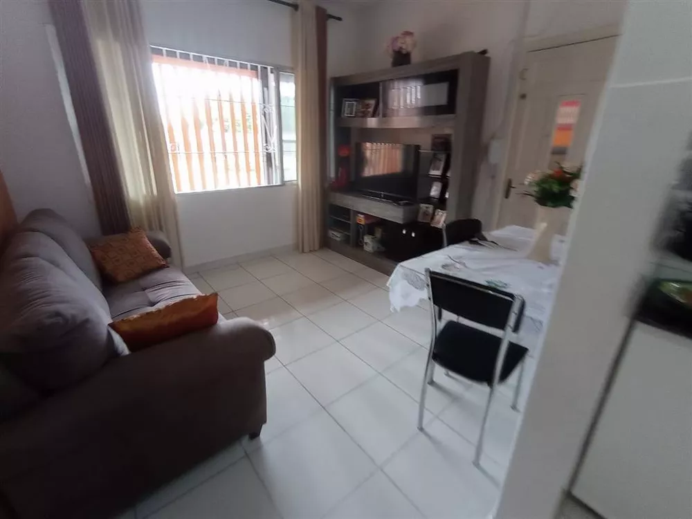 Casa à venda com 2 quartos, 61m² - Foto 1