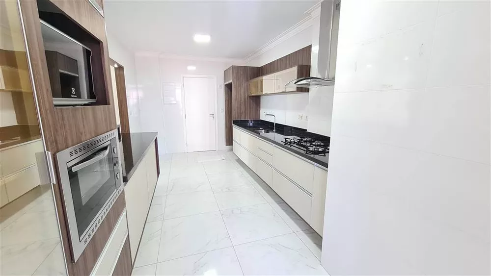 Apartamento à venda com 3 quartos, 139m² - Foto 4