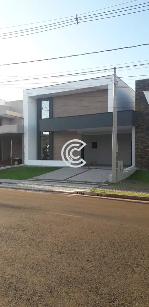 Casa à venda com 3 quartos, 300m² - Foto 1