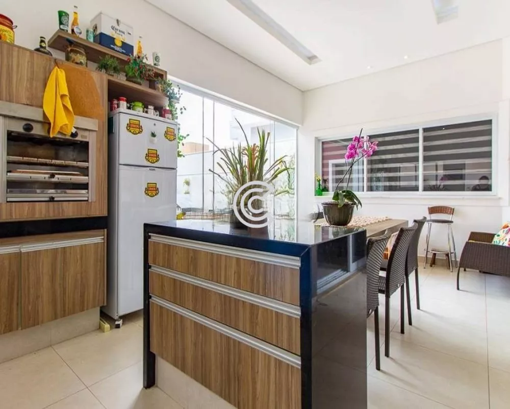 Casa à venda com 3 quartos, 360m² - Foto 2