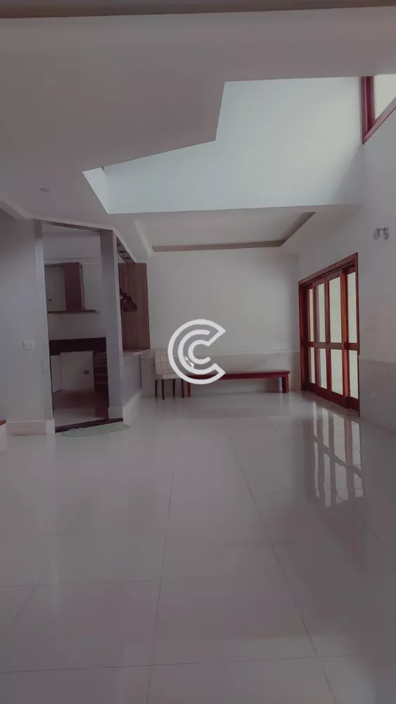 Casa à venda com 5 quartos, 360m² - Foto 2