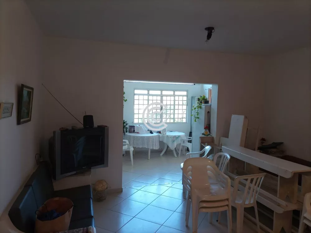 Chácara à venda com 3 quartos, 300m² - Foto 4