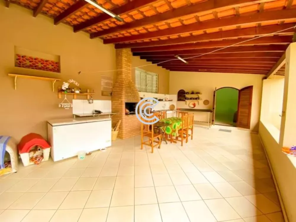 Chácara à venda com 4 quartos, 1200m² - Foto 1