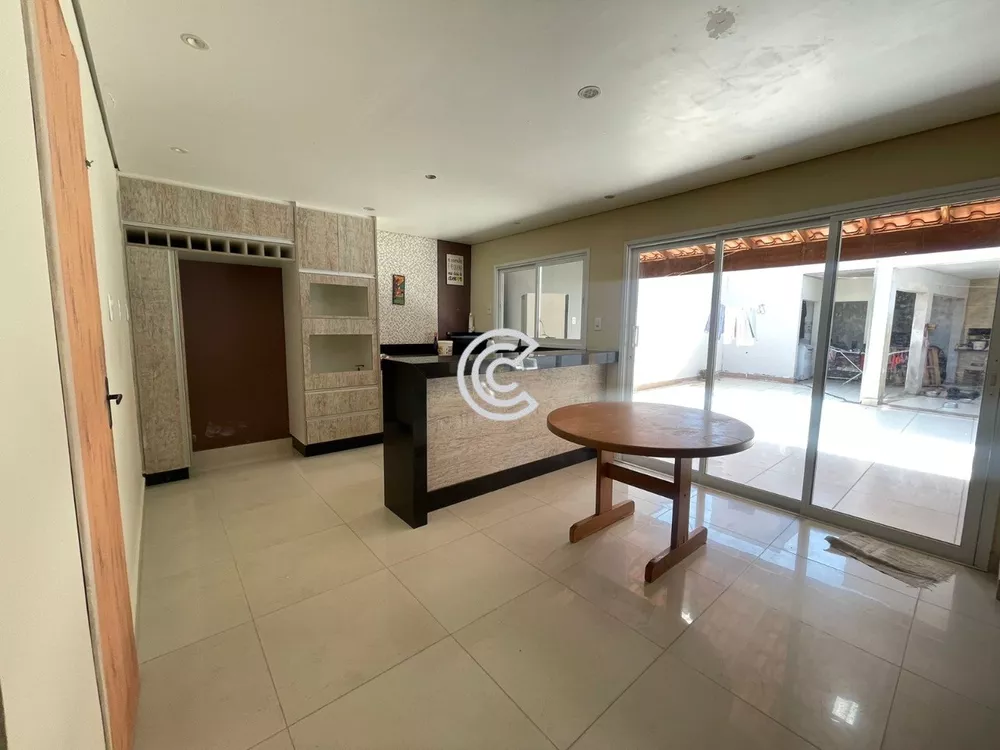 Casa à venda com 3 quartos, 100m² - Foto 4