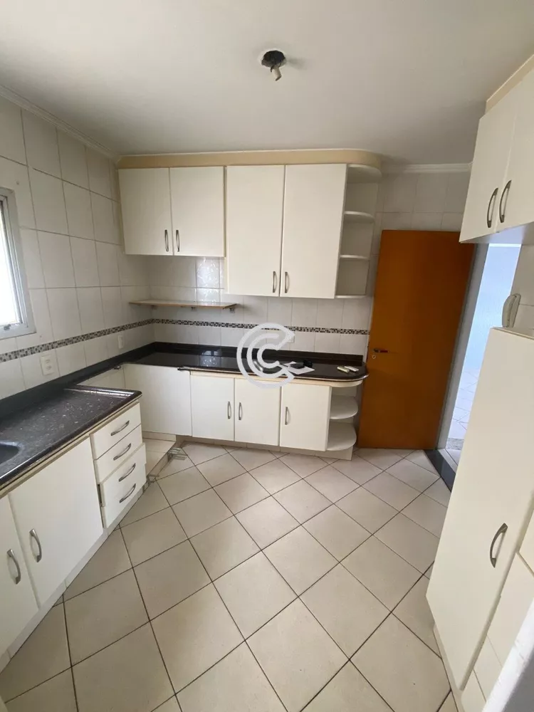 Apartamento à venda com 3 quartos, 97m² - Foto 3