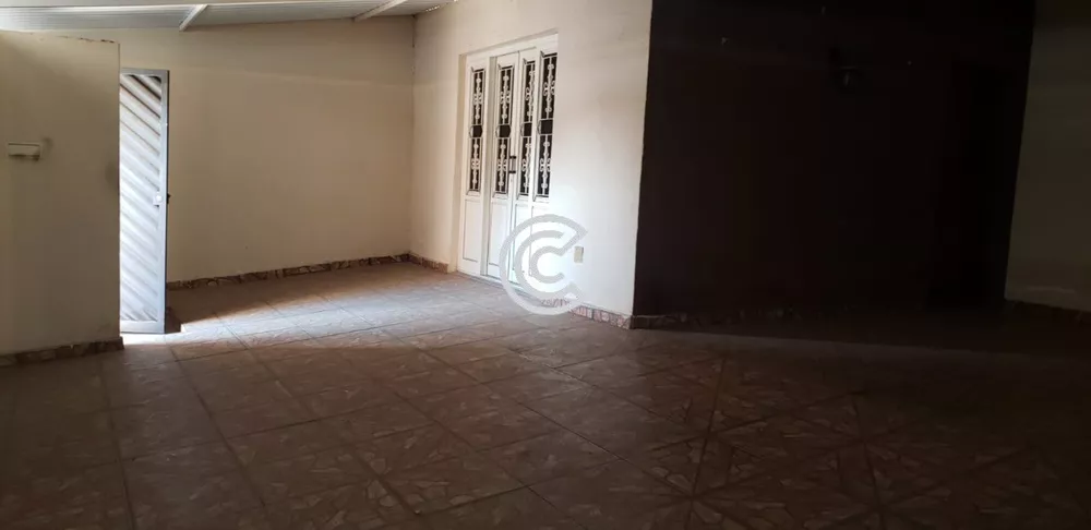 Casa à venda com 3 quartos, 250m² - Foto 2