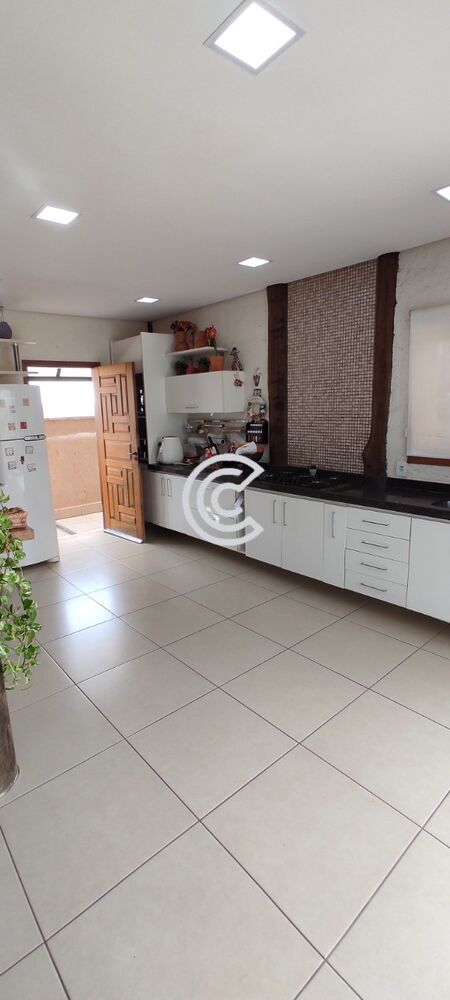 Casa à venda com 3 quartos, 300m² - Foto 6