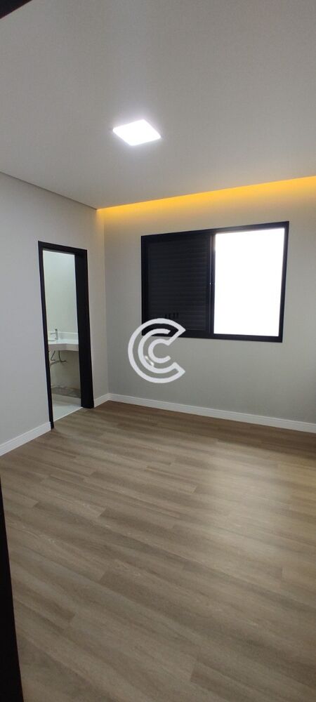 Casa à venda com 3 quartos, 302m² - Foto 2