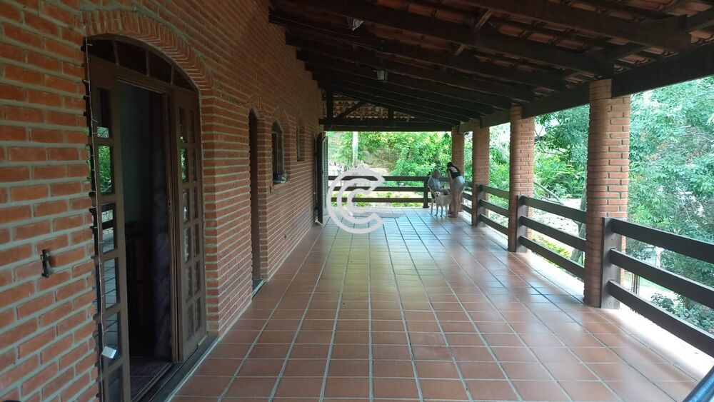 Chácara à venda com 5 quartos, 1000m² - Foto 1