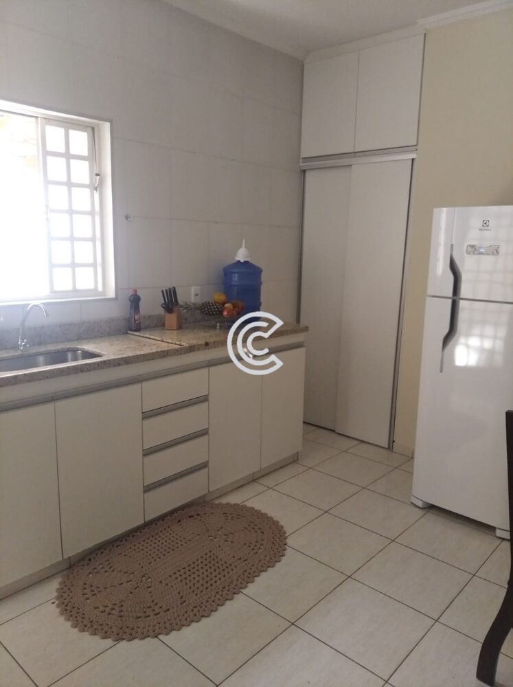 Casa à venda com 2 quartos, 140m² - Foto 2