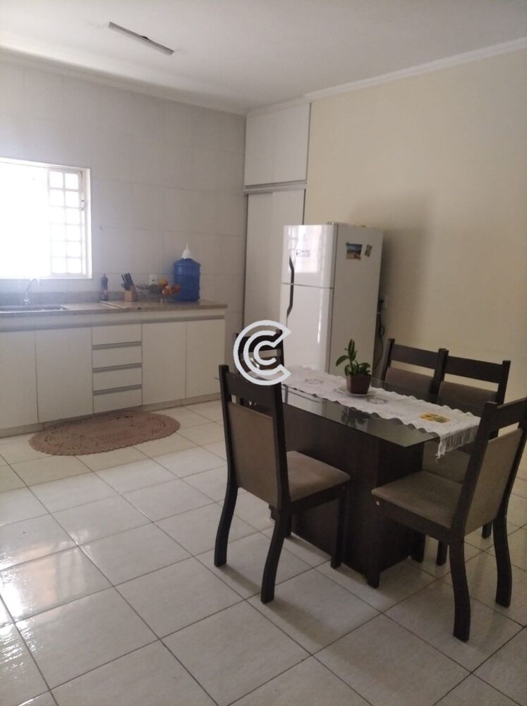 Casa à venda com 2 quartos, 140m² - Foto 3