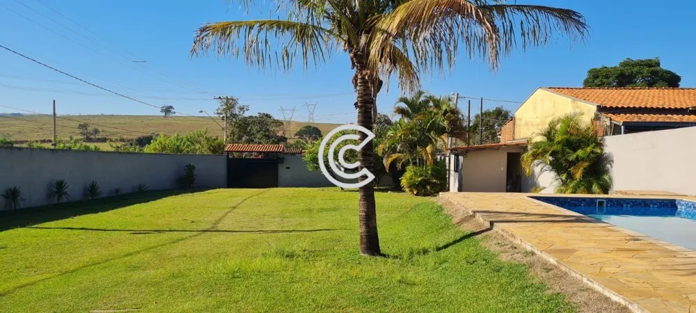 Chácara, 3 quartos, 1032 m² - Foto 1